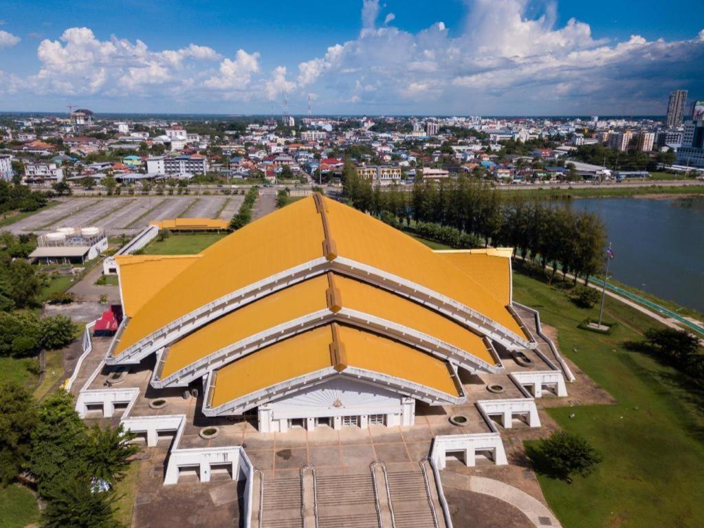 The Impress Khonkaen Hotel Khon Kaen Extérieur photo